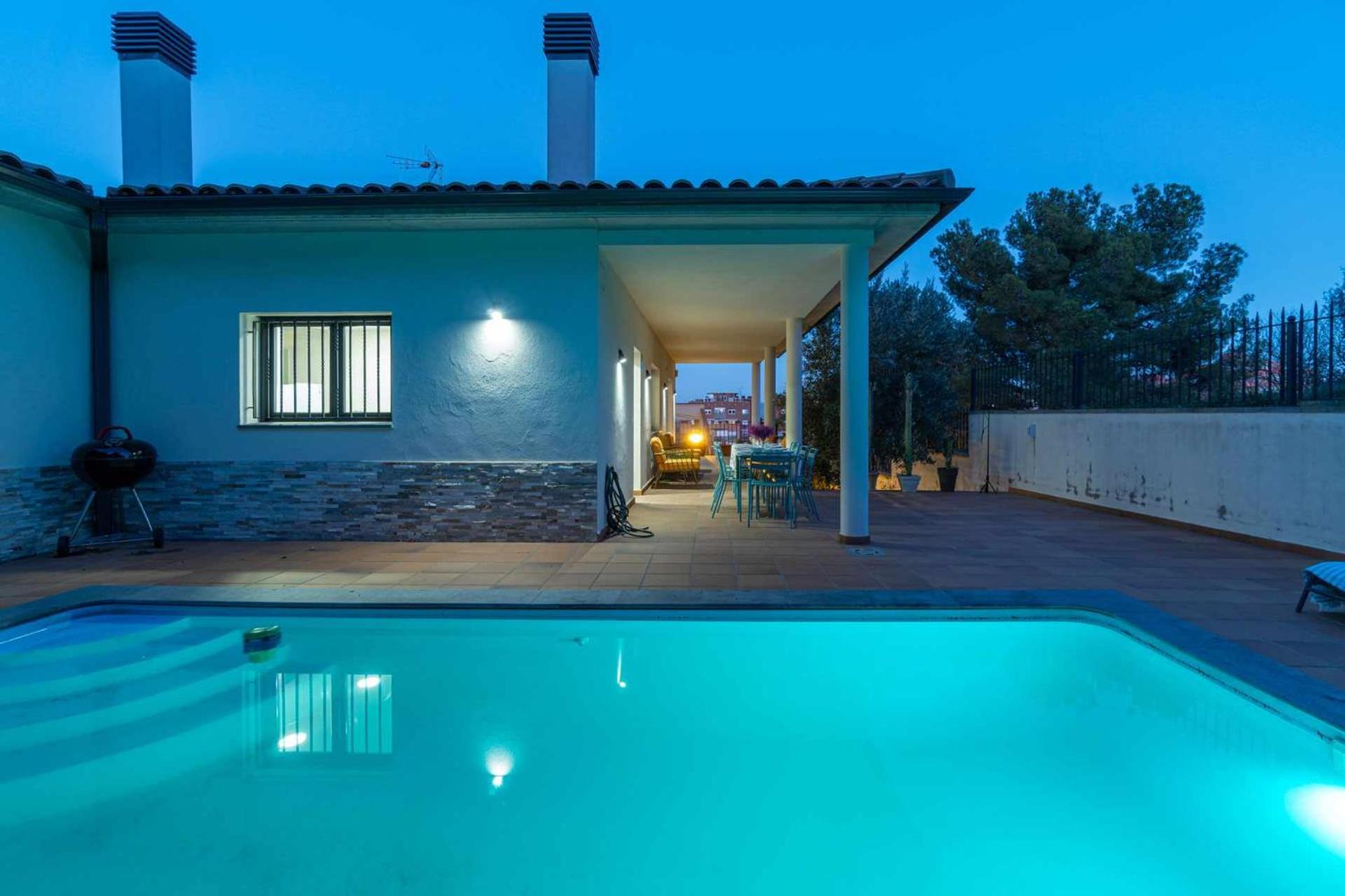 Jouvacations Villa Domenec Figueres  Exterior photo